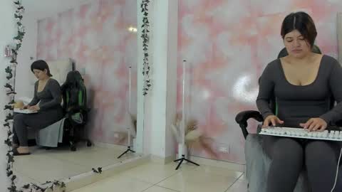 karoline  online show from November 25, 6:41 pm