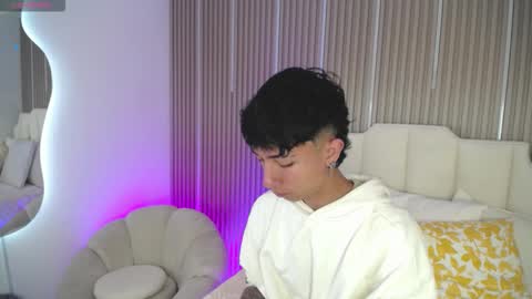 Snapshot of aiden_rivers_ chatting on February 26, 12:26 pm Aiden online show from February 26, 12:26 pm