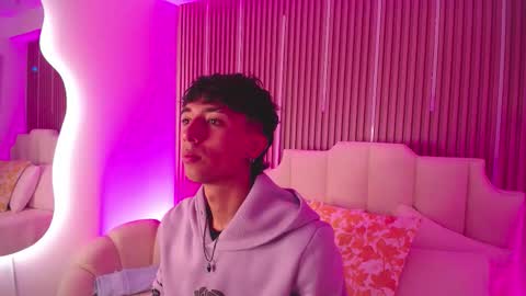 Snapshot of aiden_rivers_ chatting on March 2, 12:45 pm Aiden online show from March 2, 12:45 pm