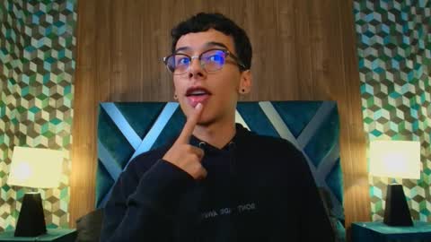 Snapshot of aiden_royce chatting on October 10, 4:00 am aiden_royce online show from October 10, 4:00 am