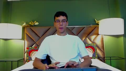 Snapshot of aiden_royce chatting on November 29, 3:53 am aiden_royce online show from November 29, 3:53 am