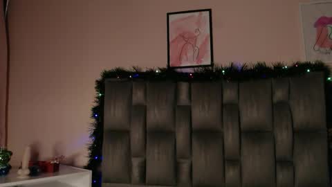 Ailyn online show from December 18, 9:43 pm