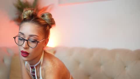 Snapshot of aileenaxa chatting on October 5, 6:39 pm Aileen online show from October 5, 6:39 pm