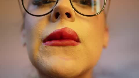 Snapshot of aileenaxa chatting on October 10, 6:51 pm Aileen online show from October 10, 6:51 pm