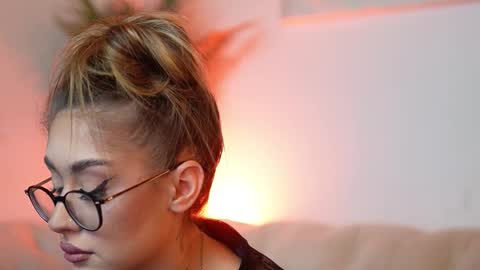 Snapshot of aileenaxa chatting on October 24, 6:48 pm Aileen online show from October 24, 6:48 pm