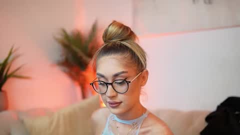 Snapshot of aileenaxa chatting on October 28, 7:38 pm Aileen online show from October 28, 7:38 pm