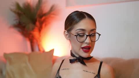 Snapshot of aileenaxa chatting on November 24, 8:08 pm Aileen online show from November 24, 8:08 pm