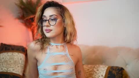 Snapshot of aileenaxa chatting on December 4, 8:39 pm Aileen online show from December 4, 8:39 pm