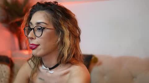 Snapshot of aileenaxa chatting on December 5, 9:00 pm Aileen online show from December 5, 9:00 pm