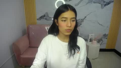 Snapshot of ailyn_ch1 chatting on June 8, 12:38 pm ailyn_ch1 online show from June 8, 12:38 pm