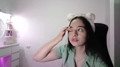 Snapshot of aineangeel chatting on November 11, 2:33 am AINE online show from November 11, 2:33 am