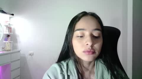 Snapshot of aineangeel chatting on November 18, 12:16 am AINE online show from November 18, 12:16 am