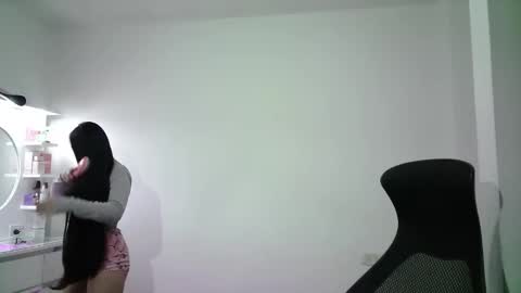 Snapshot of aineangeel chatting on November 30, 12:58 am AINE online show from November 30, 12:58 am