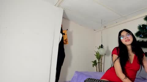 Ainoa  online show from November 28, 1:03 pm