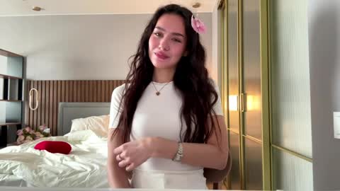 Aisha online show from April 12, 6:18 am