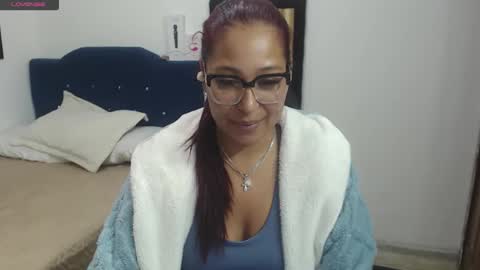 aisha_french online show from June 9, 1:56 pm
