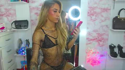 Snapshot of aisha_sex222 chatting on November 12, 7:24 pm aisha_sex222 online show from November 12, 7:24 pm