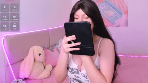 Aisha online show from November 18, 9:14 am