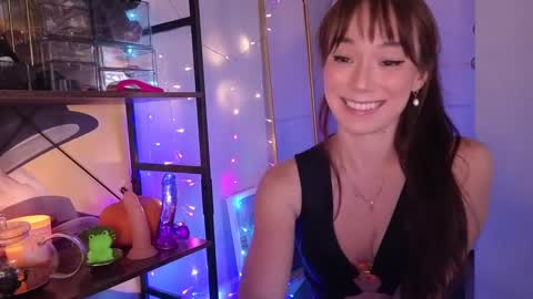 Snapshot of aishalee3 chatting on October 11, 7:29 am Aisha Lee online show from October 11, 7:29 am