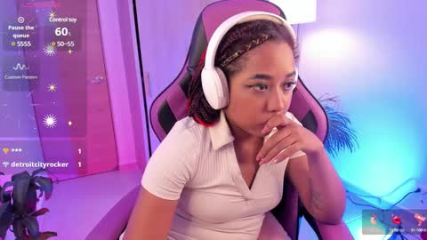 Snapshot of aisharose_ chatting on February 20, 5:23 am Aisha online show from February 20, 5:23 am