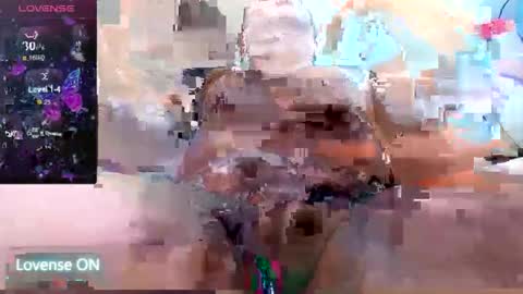 Snapshot of aizy_louise chatting on September 11, 10:15 am hi im aizy online show from September 11, 10:15 am