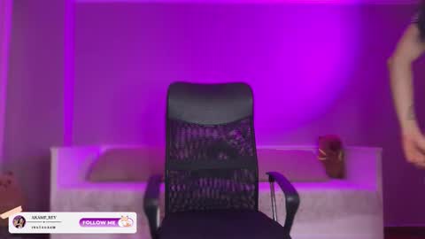             online show from October 18, 9:15 pm