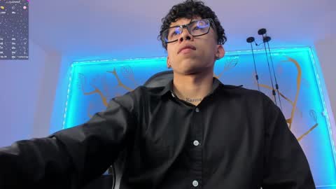 akazaboy online show from December 5, 3:59 am