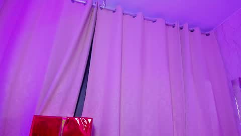 akazaboy online show from December 18, 5:02 am