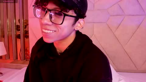 Snapshot of akazaboy chatting on May 18, 5:24 am akazaboy online show from May 18, 5:24 am