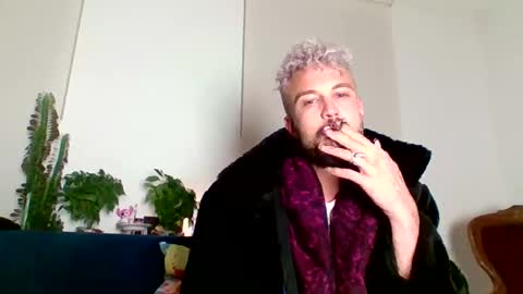 Sweet moment online show from October 30, 7:25 pm