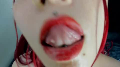 Snapshot of akila_clive chatting on April 30, 8:57 pm carolina online show from April 30, 8:57 pm
