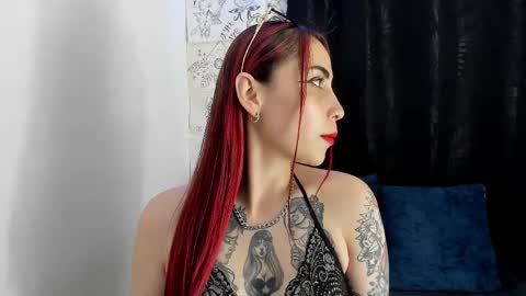 Snapshot of akila_clive chatting on May 20, 8:48 pm carolina online show from May 20, 8:48 pm