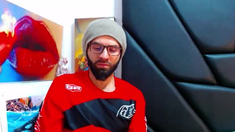 akiles online show from April 2, 10:51 pm