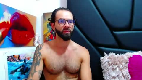 Snapshot of akiles_r chatting on July 1, 11:48 pm akiles online show from July 1, 11:48 pm