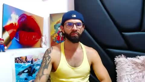 Snapshot of akiles_r chatting on July 6, 11:40 pm akiles online show from July 6, 11:40 pm