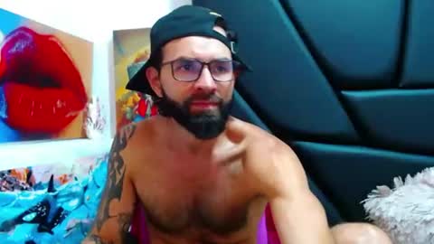 Snapshot of akiles_r chatting on July 7, 11:53 pm akiles online show from July 7, 11:53 pm