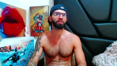 Snapshot of akiles_r chatting on July 29, 11:47 pm akiles online show from July 29, 11:47 pm