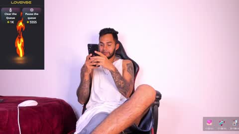 Snapshot of akira_tattoo chatting on February 4, 3:33 am Akira online show from February 4, 3:33 am