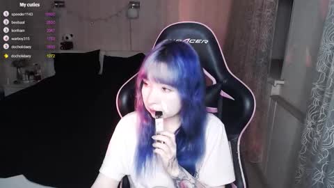 akirahartyx online show from January 18, 3:27 pm