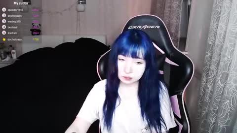 akirahartyx online show from April 7, 3:45 pm