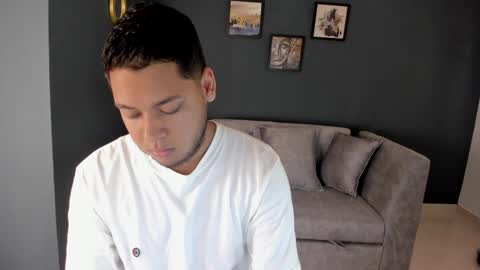 Snapshot of akon_2 chatting on February 23, 10:18 pm Akoon online show from February 23, 10:18 pm