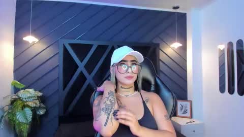 Snapshot of alahia_dangelo_ chatting on September 16, 11:33 am ALAHIA online show from September 16, 11:33 am