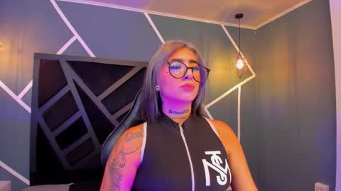 Snapshot of alahia_dangelo_ chatting on September 23, 11:24 am ALAHIA online show from September 23, 11:24 am