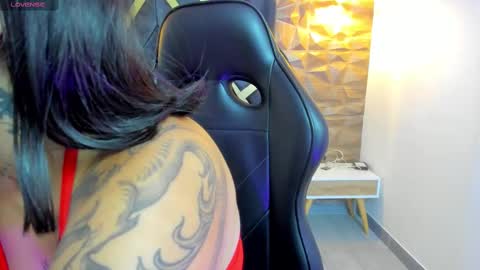 Snapshot of alahia_dangelo_ chatting on October 4, 11:19 am ALAHIA online show from October 4, 11:19 am