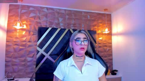 Snapshot of alahia_dangelo_ chatting on October 11, 11:20 am ALAHIA online show from October 11, 11:20 am