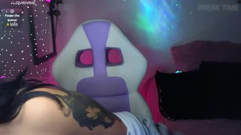 Snapshot of alahia_demon chatting on December 18, 4:18 am alahia online show from December 18, 4:18 am