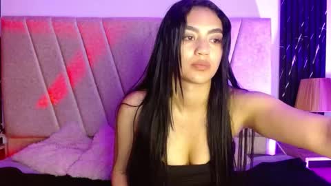 Snapshot of alahia_sweet_official chatting on October 1, 10:38 pm Alahia sweet official online show from October 1, 10:38 pm
