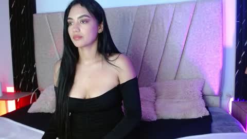 Snapshot of alahia_sweet_official chatting on October 6, 7:44 pm Alahia sweet official online show from October 6, 7:44 pm