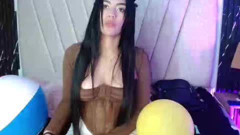 Snapshot of alahia_sweet_official chatting on October 8, 9:23 pm Alahia sweet official online show from October 8, 9:23 pm