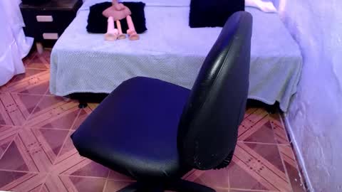 alaia_blue1 online show from October 23, 5:01 pm